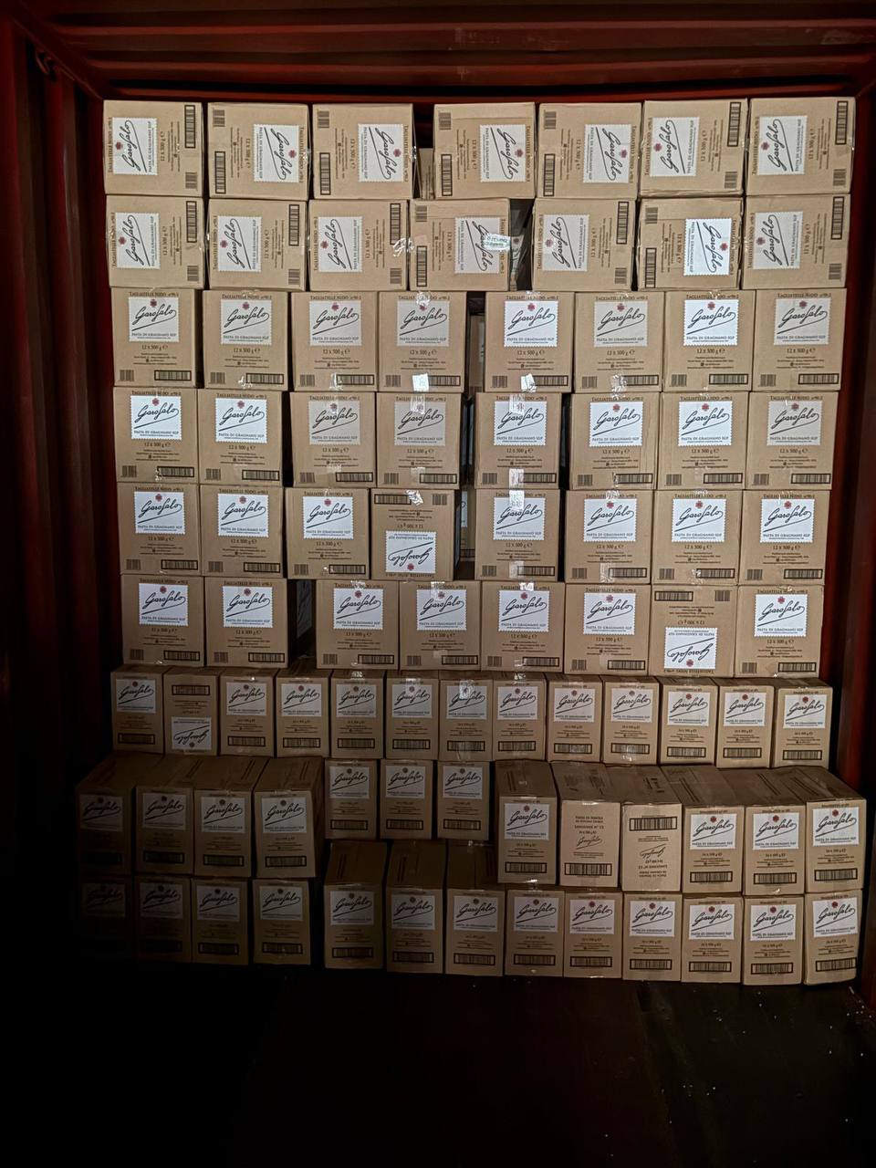 Cargo arrangement. August 2025 photographic record; other visits retain their own findings.