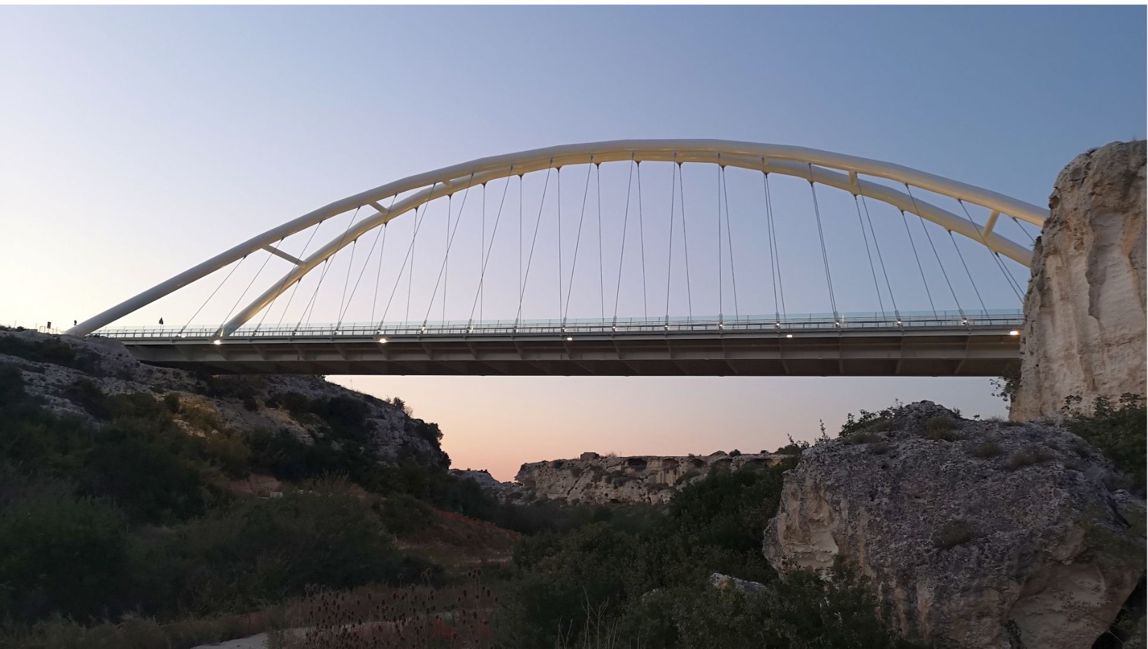 Supplied bridge-context photograph, used as structural context. It does not identify the analysed bridge or establish a site commission.